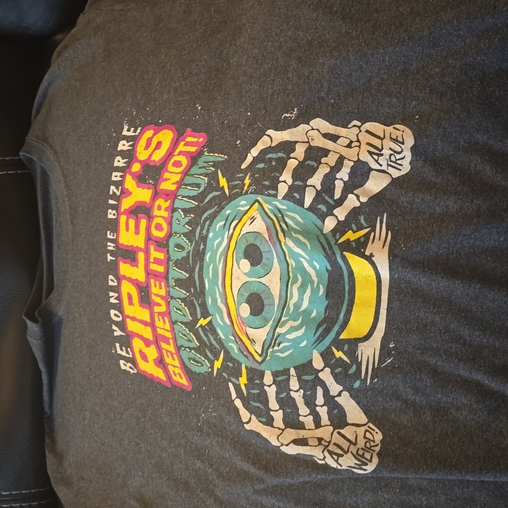 Large Ripleys believe it or not tshirt